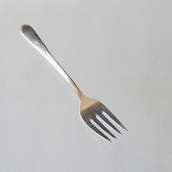 Wm Rogers IS Devonshire Aka Mary Lou 1938 Pattern Salad Fork Vintage Silverplate - Picture 2 of 11